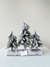 Cargar imagen en el visor de la galería, SET 3 PINOS NEVADOS CHICOS 27 CM