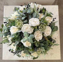 Cargar imagen en el visor de la galería, ARREGLO WHITE PEONY