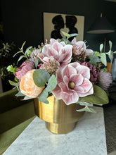 Cargar imagen en el visor de la galería, ARREGLO AIMY PEONY
