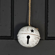 Cargar imagen en el visor de la galería, CASCABEL VINTAGE BLANCO BROCHA ORO  CHICO 8 CM
