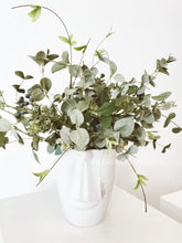 Cargar imagen en el visor de la galería, BOUQUET MORA Y FOLLAJE GRANDE
