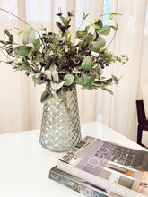 Cargar imagen en el visor de la galería, BOUQUET MORA Y FOLLAJE GRANDE
